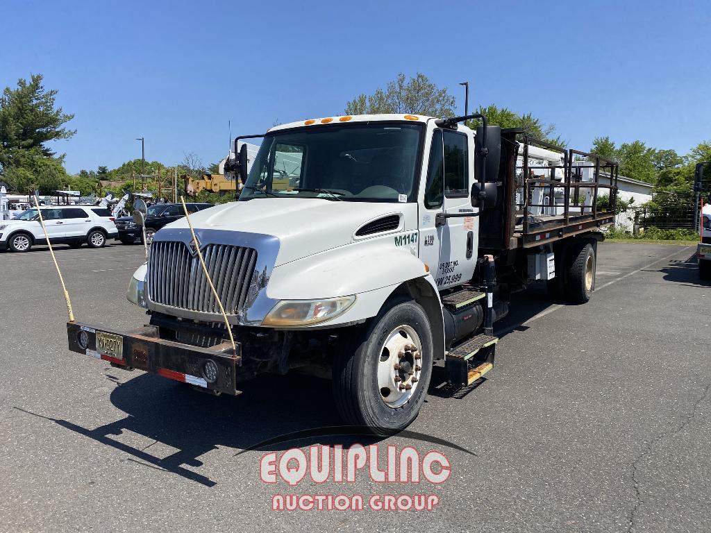 2004 INTERNATIONAL 4300 FLATBED