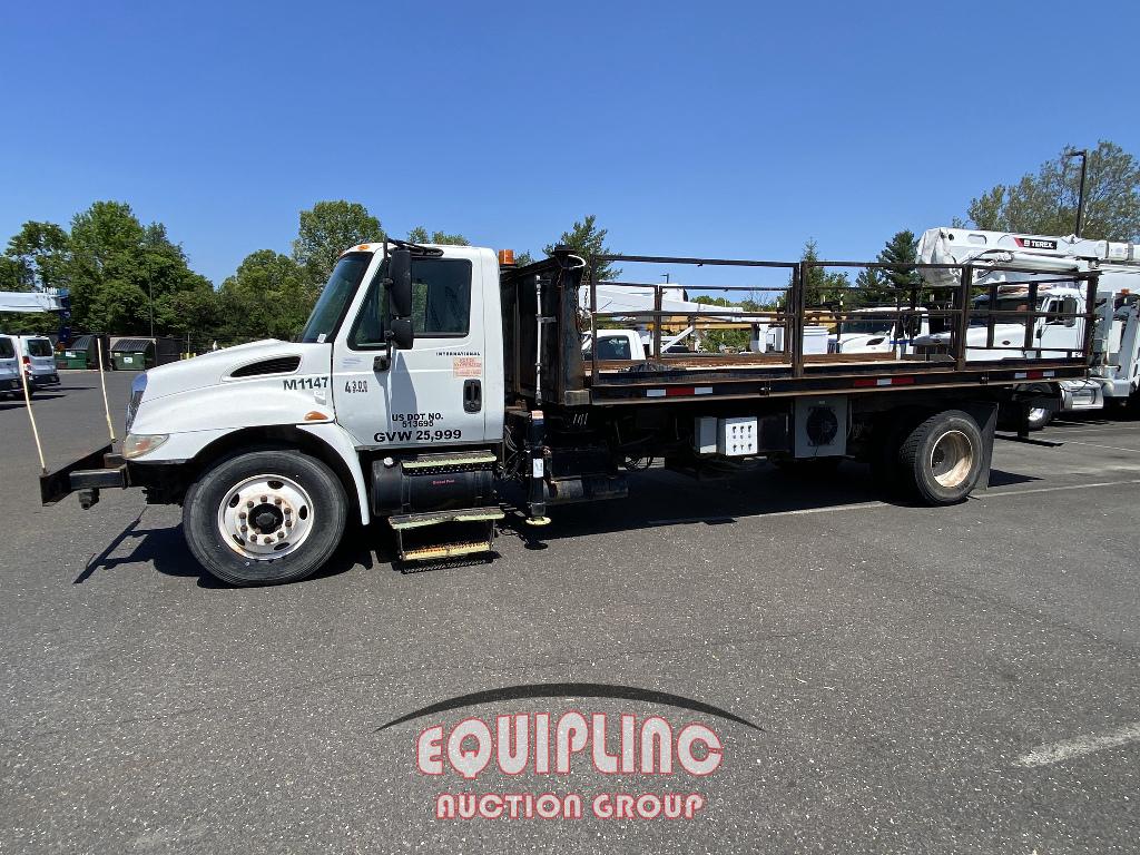 2004 INTERNATIONAL 4300 FLATBED