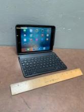 Apple iPad Mini A1432 MF432LL/A Wifi Bt 16GB ZaGG Case / Keyboard