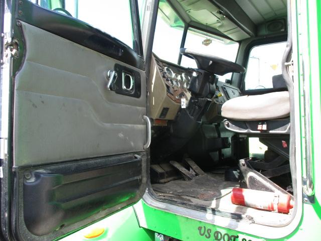 2008 PETERBILT 335 Service Truck