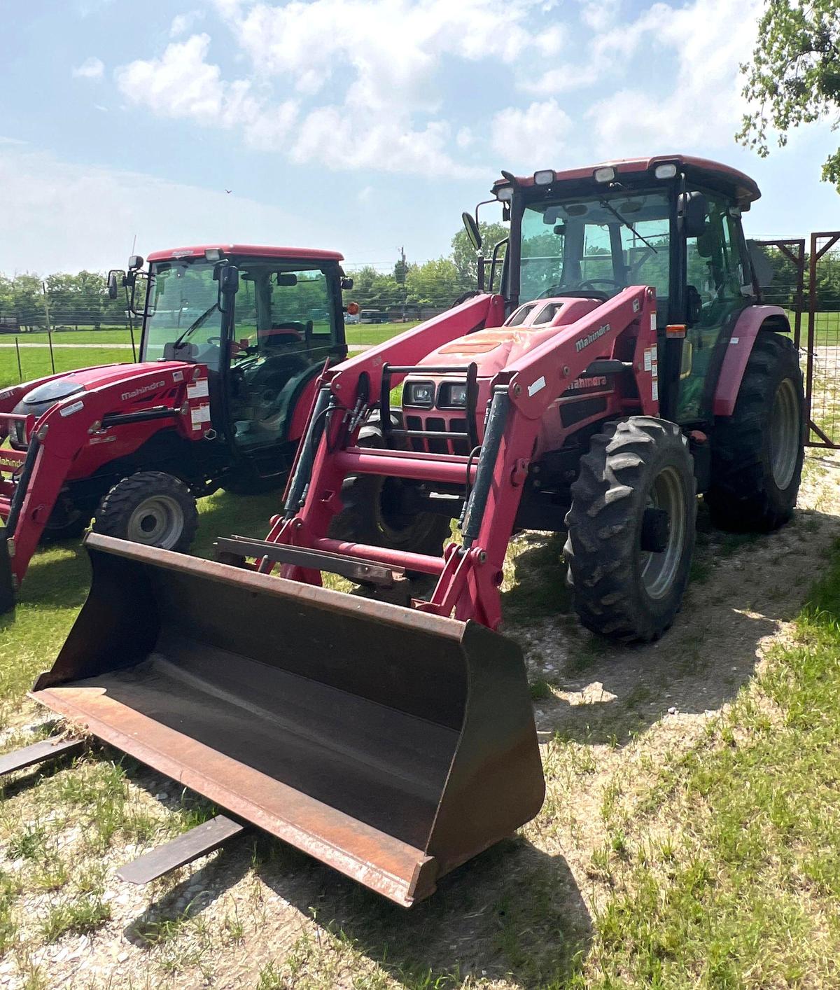 8560 Mahindra Tractor 4x4 with Front Loader - Comes with Bucket and Pallet Forks - 1211 hours