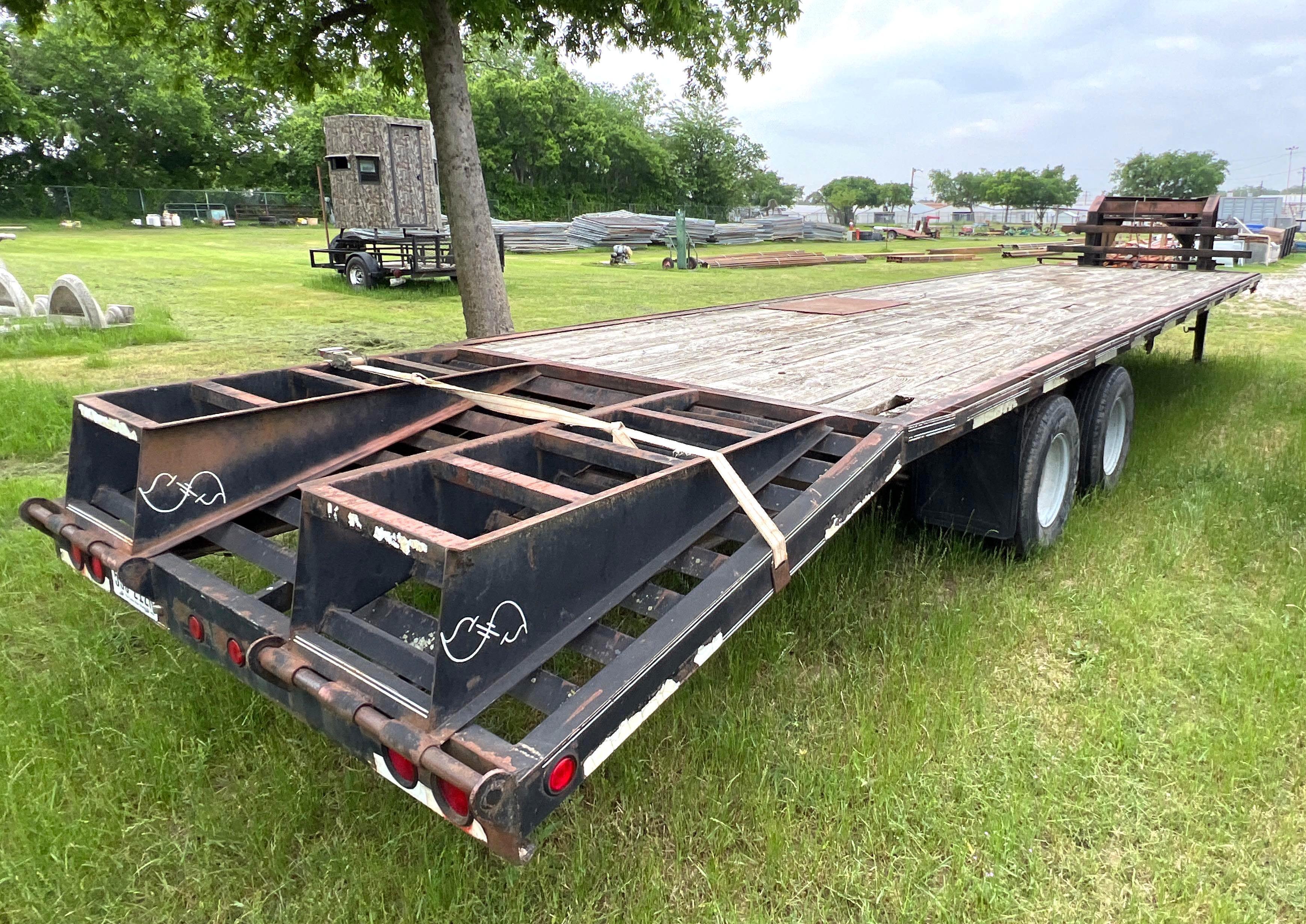 1998 Norris 32 foot Tandem Dual Gooseneck Trailer - 26 foot Deck with 5 foot Dovetail with Ramps