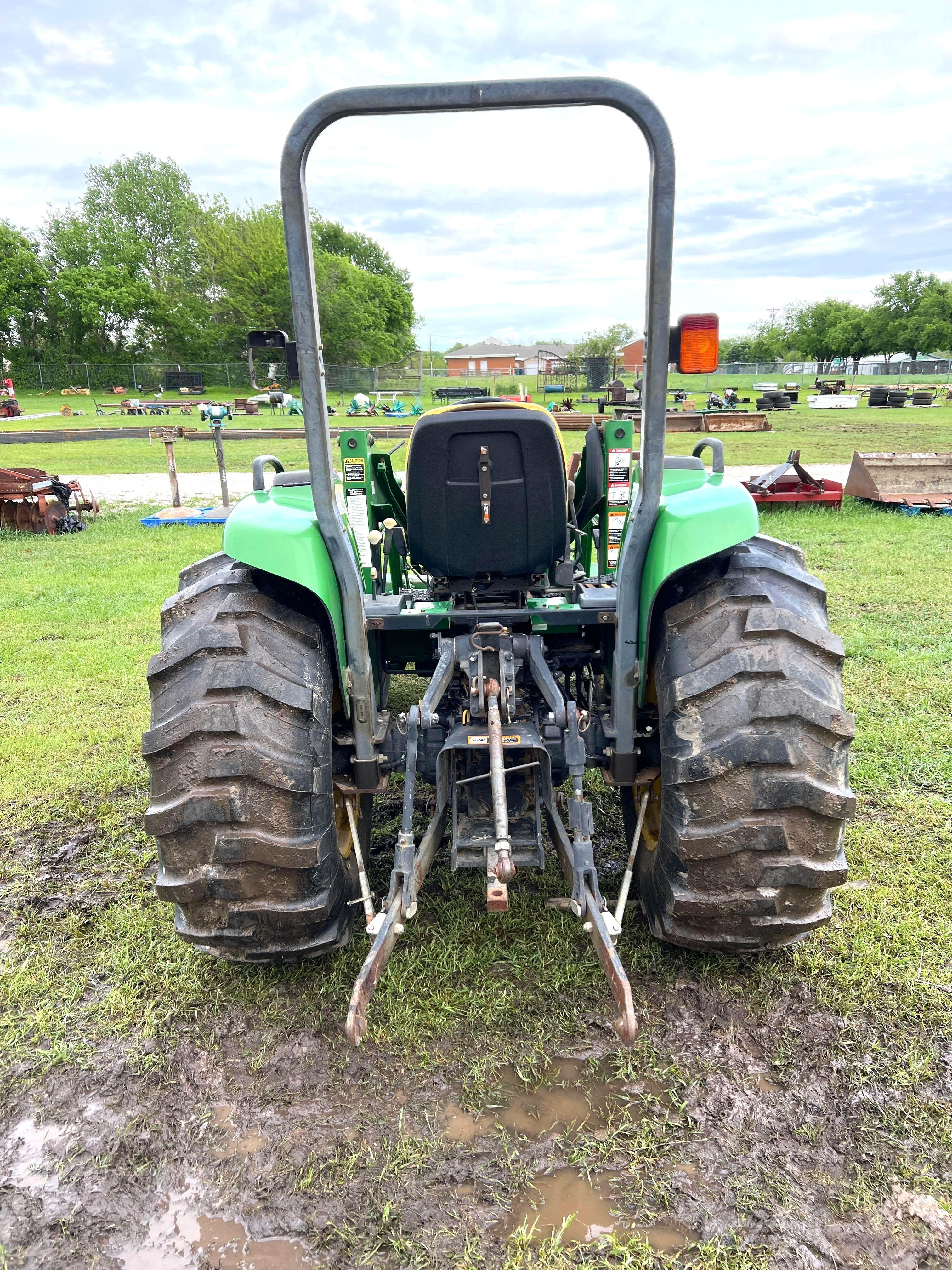 John Deere 4500 Tractor with 460 Front Loader - 813 hours - 4x4 - Missing the hood