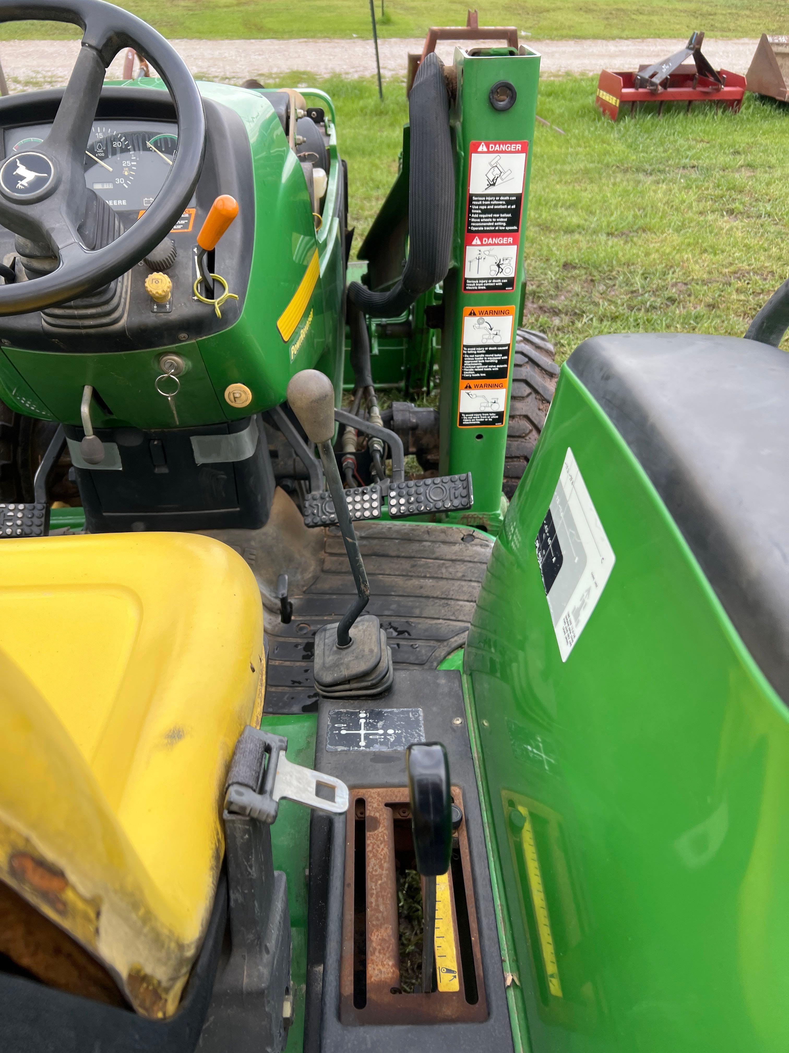 John Deere 4500 Tractor with 460 Front Loader - 813 hours - 4x4 - Missing the hood