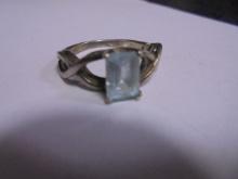 Beautiful Ladies Sterling Silver Ring w/ Large Stone