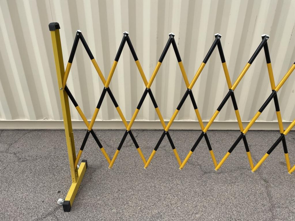 (5)pc UNUSED 14FT Expandable Security Fencing -A