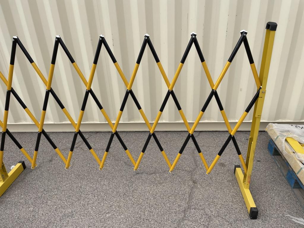 (5)pc UNUSED 14FT Expandable Security Fencing -A