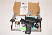 Smith & Wesson "M&P 40 Shield" .40 S&W Pistol w/4 Mags