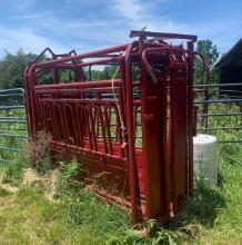Tarter Cattle Master Series 6 Squeeze Chute