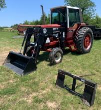 International 1086 Tractor w/ Bush Hog 2847QT Loader & Bucket