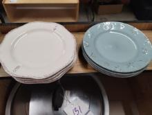 LOT OF 8 DINNER PLATES