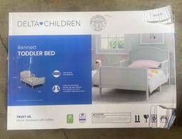 Delta Children Bennett Toddler Bed