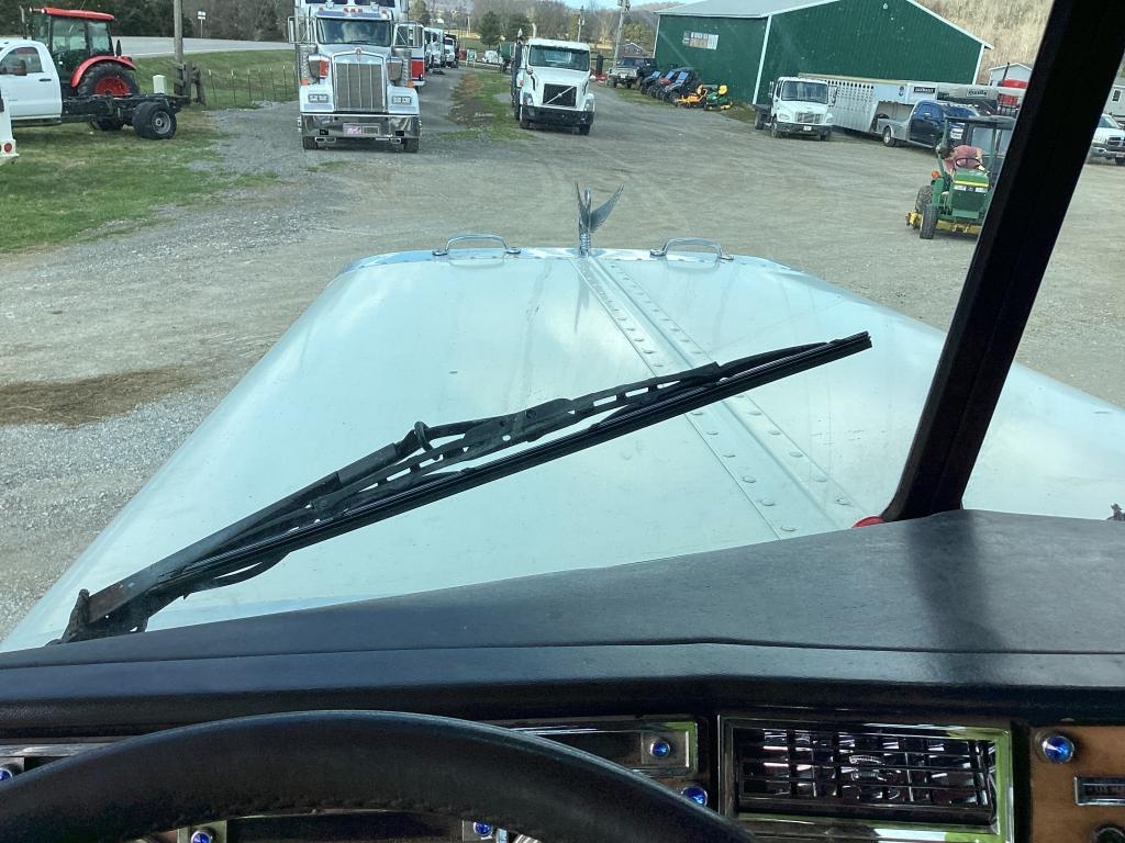 1990 PETERBILT 379 EXT HOOD SLEEPER TRACTOR