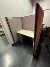 CUBICLE WITH DESK