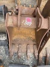 18" Construction Tooth Bucket - Off KX121