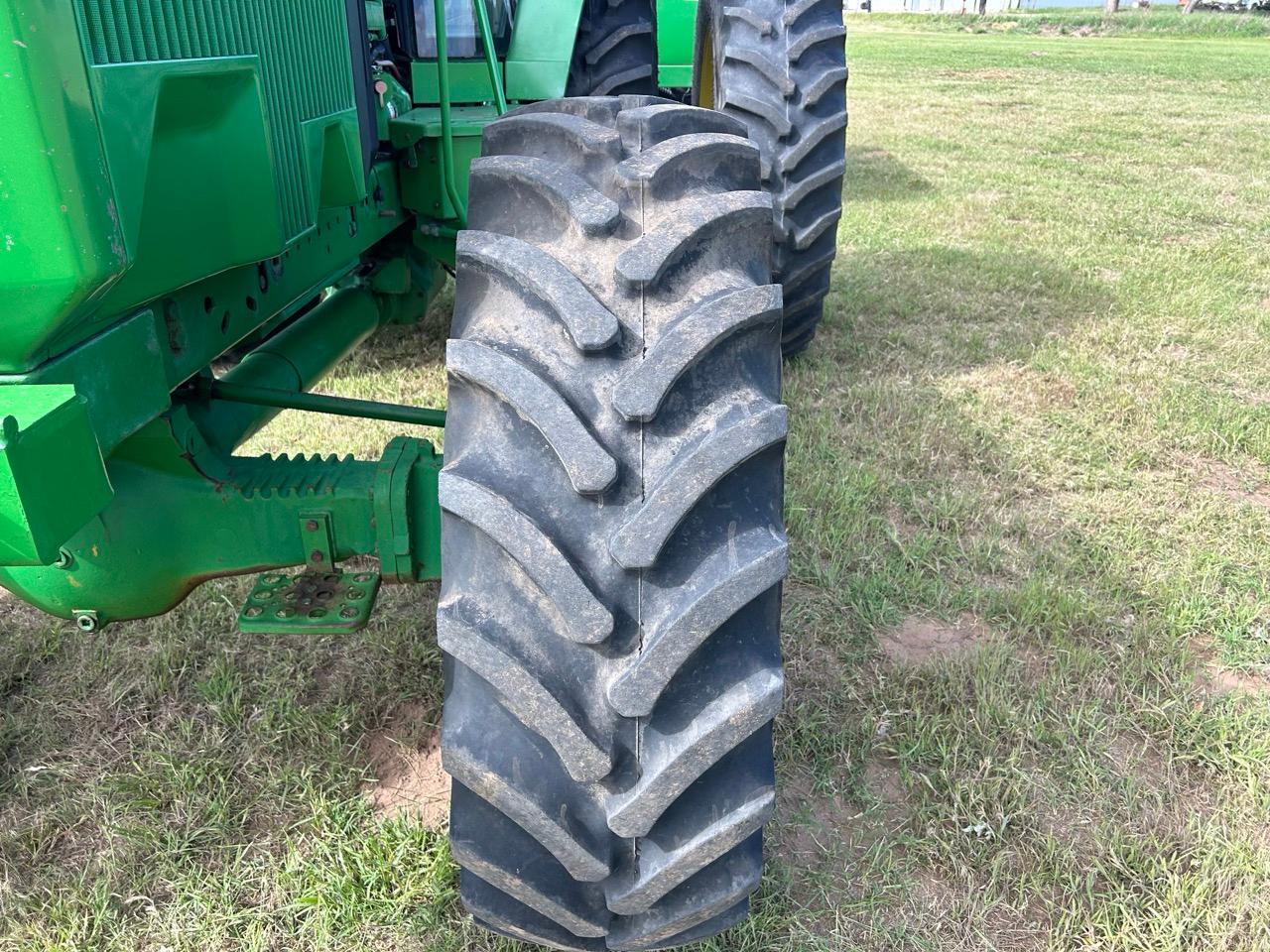 1992 John Deere 4560