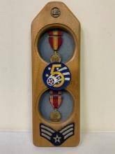 VINTAGE US 5th AIR FORCE VETERAL AWARDS AND PATCHES DISPLAY PLAQUE