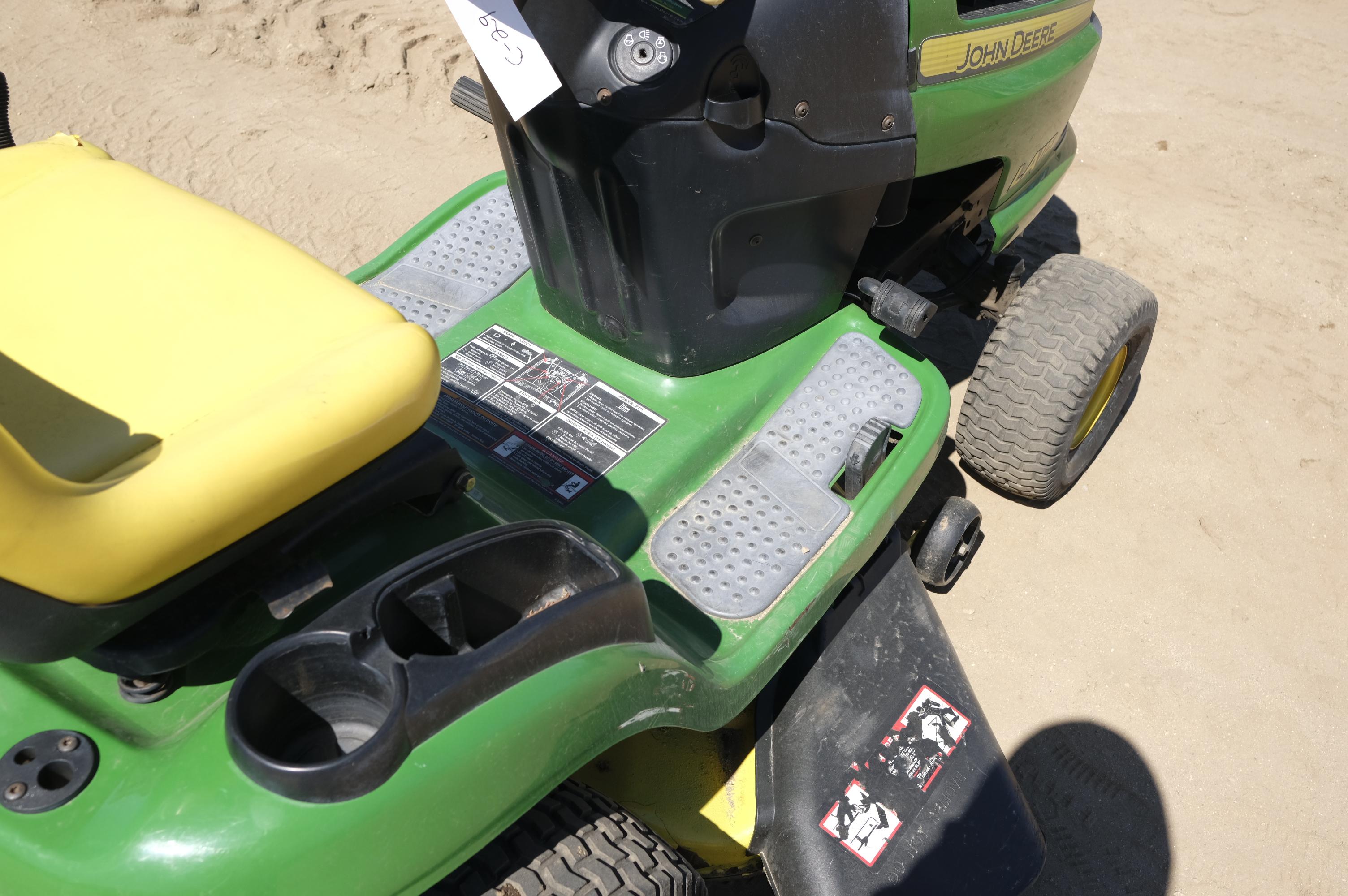 John Deere LA115 riding lawn mower