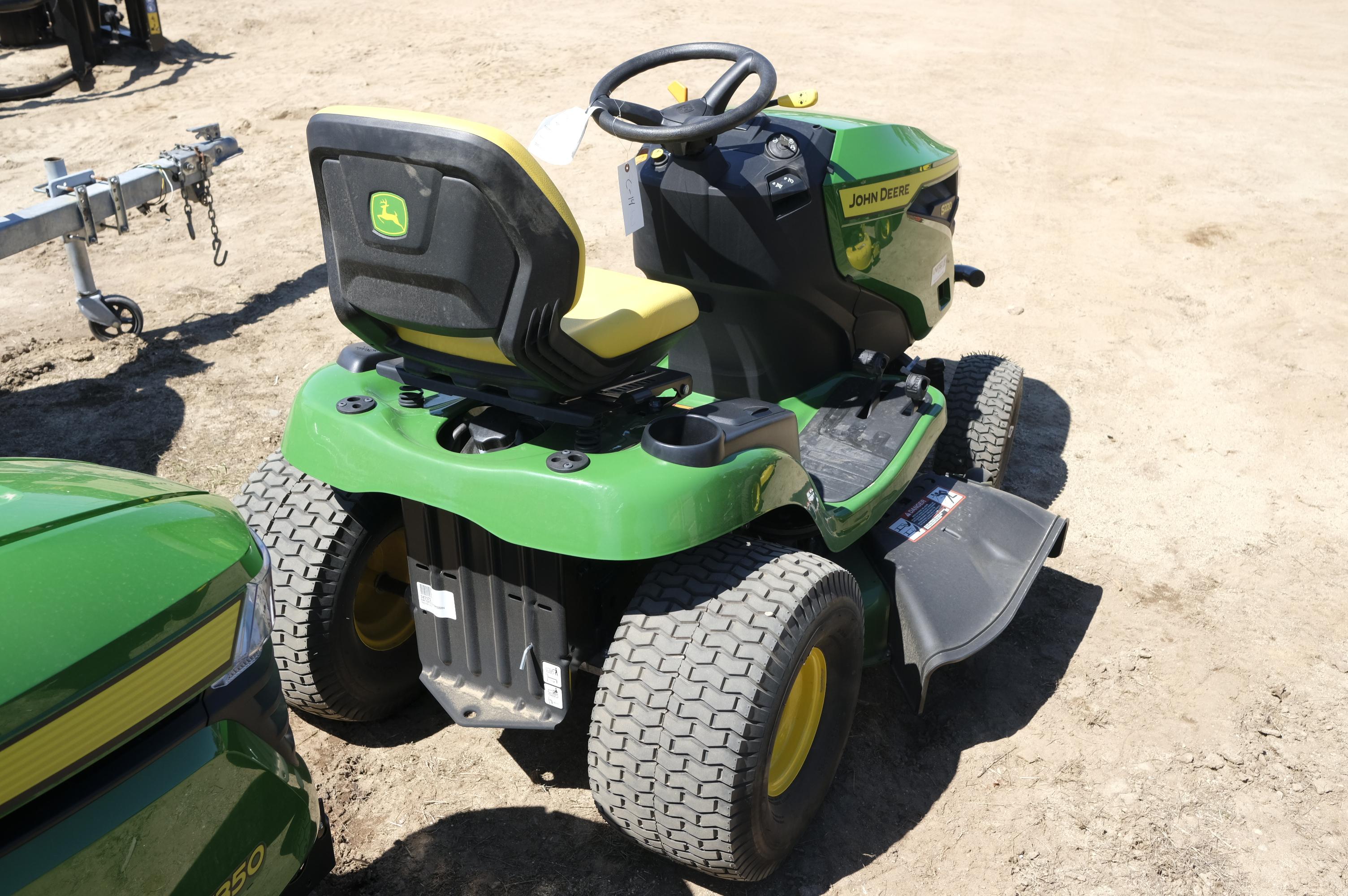 John Deere S220 riding lawn mower, like new