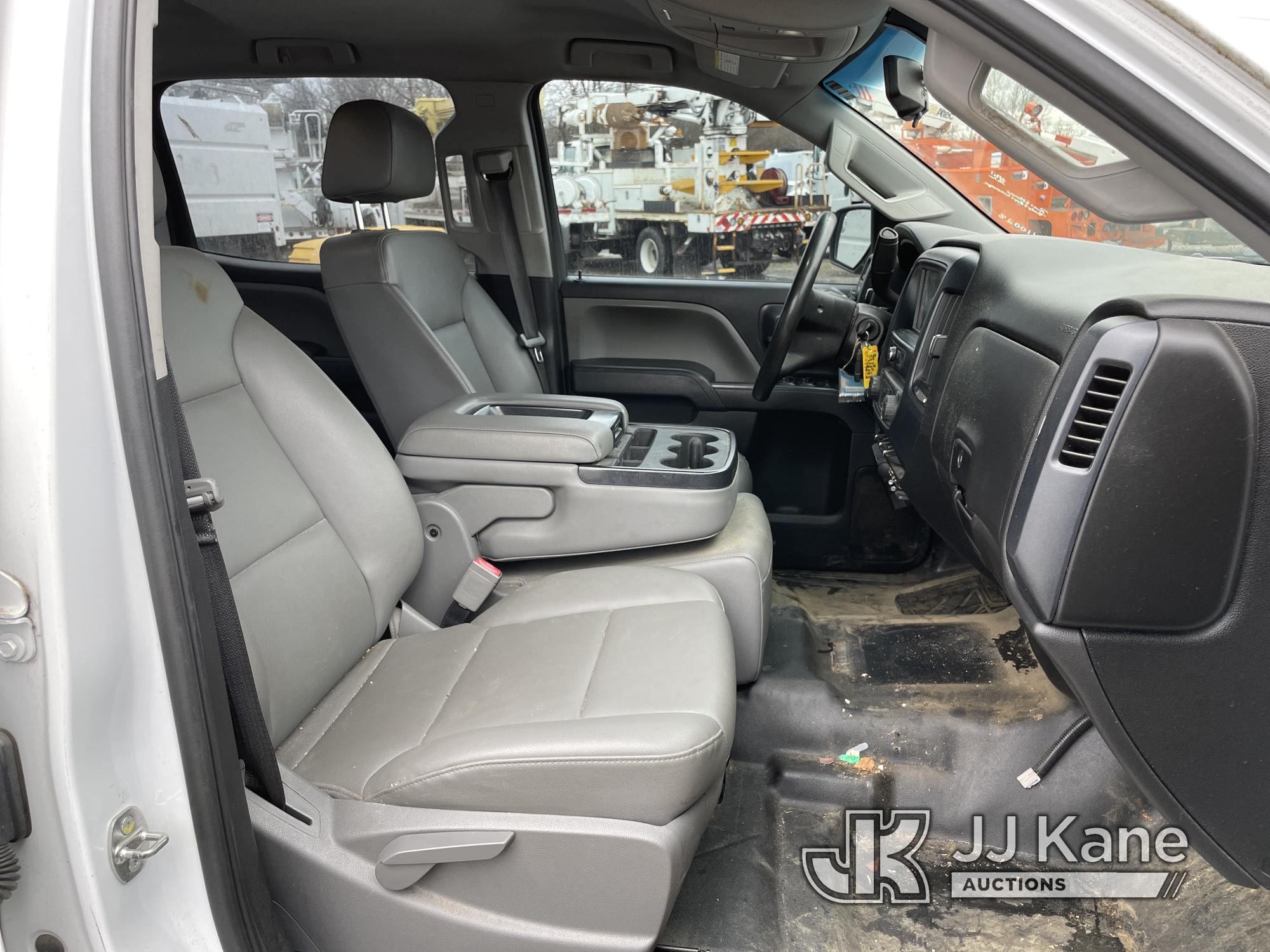 (Plymouth Meeting, PA) 2018 Chevrolet Silverado 2500HD 4x4 Crew-Cab Pickup Truck Runs & Moves, Body