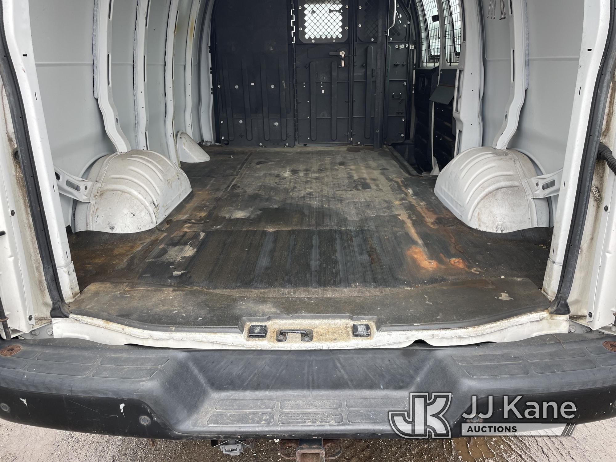 (Plymouth Meeting, PA) 2013 GMC Savana G2500 Cargo Van Runs & Moves, Body & Rust Damage