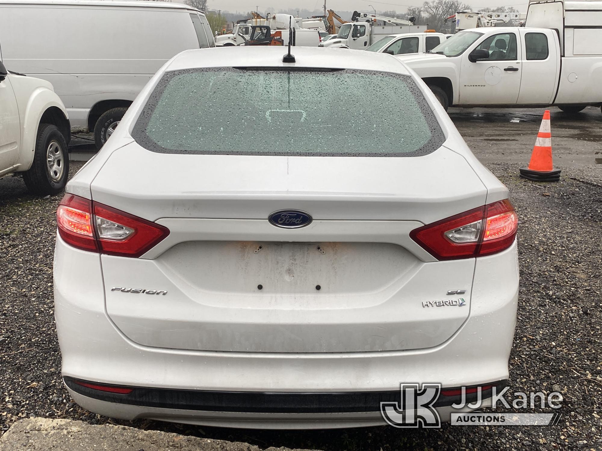 (Plymouth Meeting, PA) 2013 Ford Fusion Hybrid 4-Door Sedan Not Running, Condition Unknown, Body & R