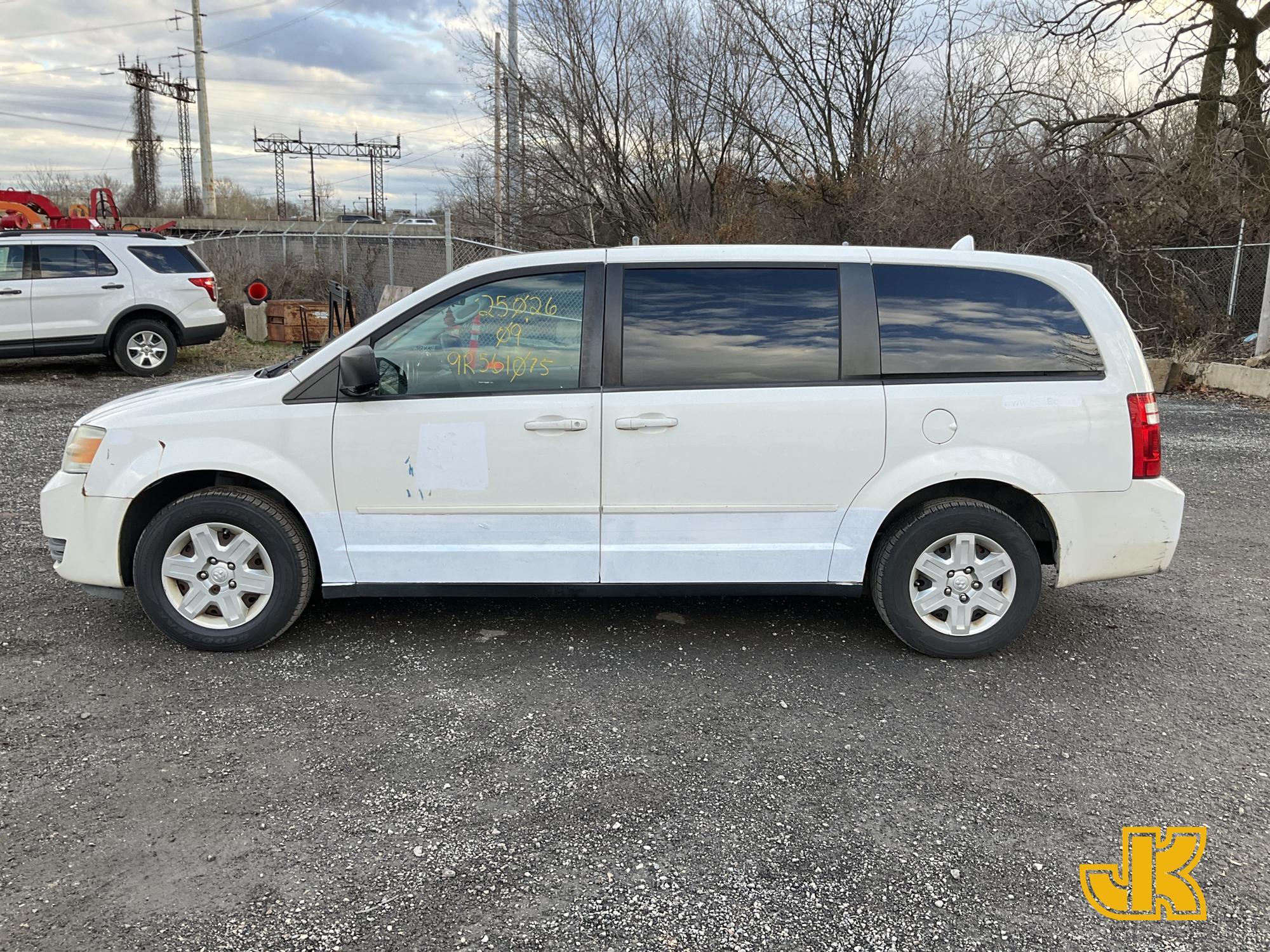 (Plymouth Meeting, PA) 2009 Dodge Grand Caravan Mini Passenger Van Runs & Moves, Oil Leak, Not Charg