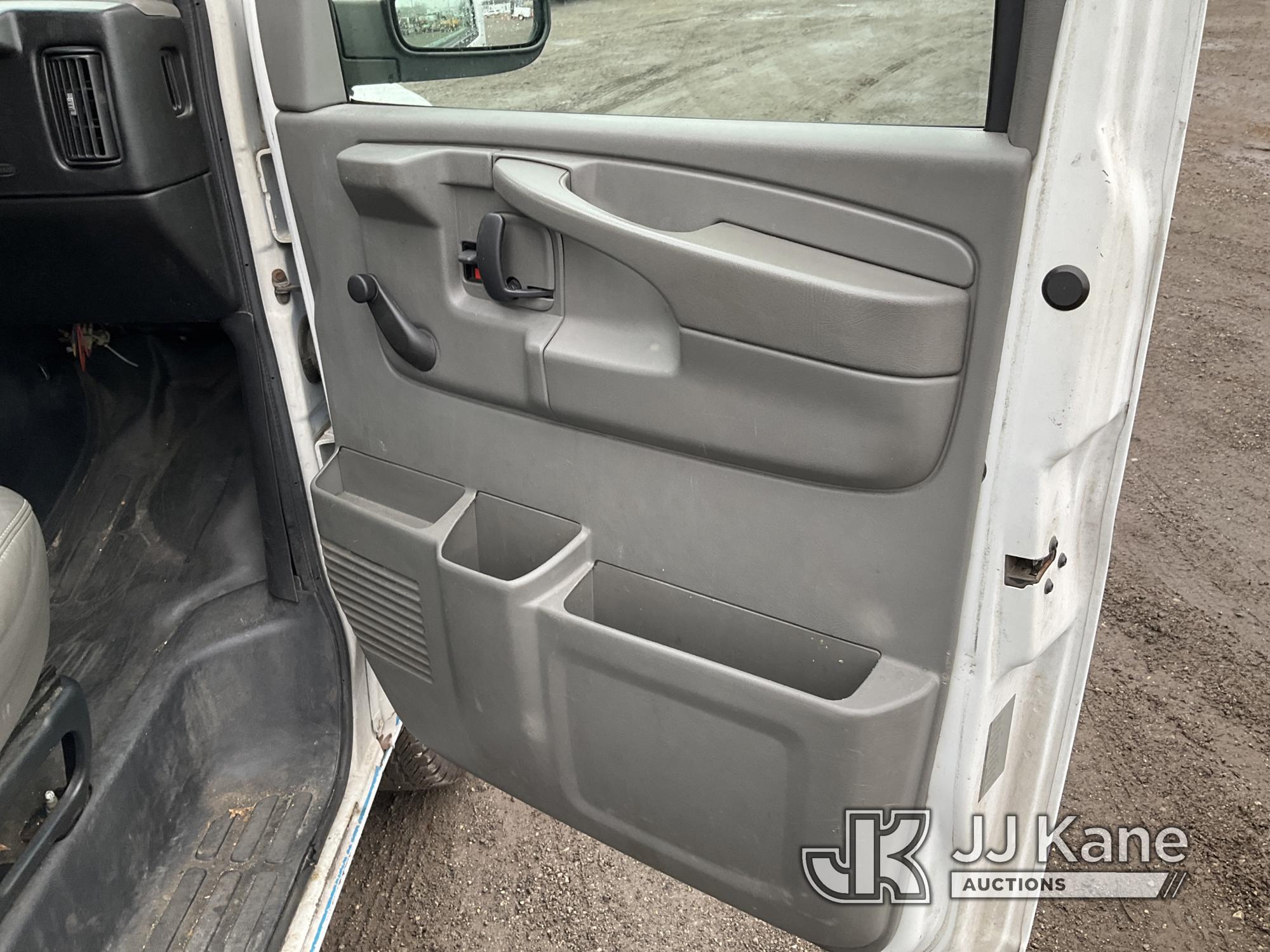 (Plymouth Meeting, PA) 2008 Chevrolet Express G3500 Cargo Window Van Runs & Moves, Body & Rust Damag