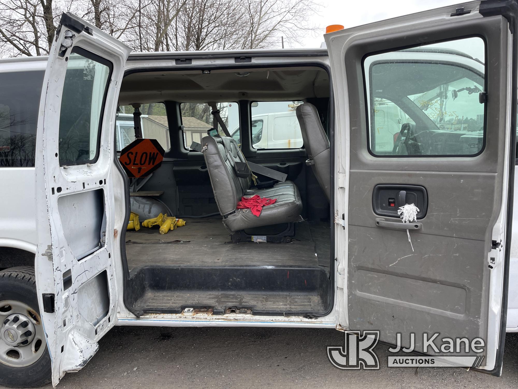 (Plymouth Meeting, PA) 2007 Chevrolet Express G3500 Window Cargo Van Runs & Moves, Oil Wrench Light