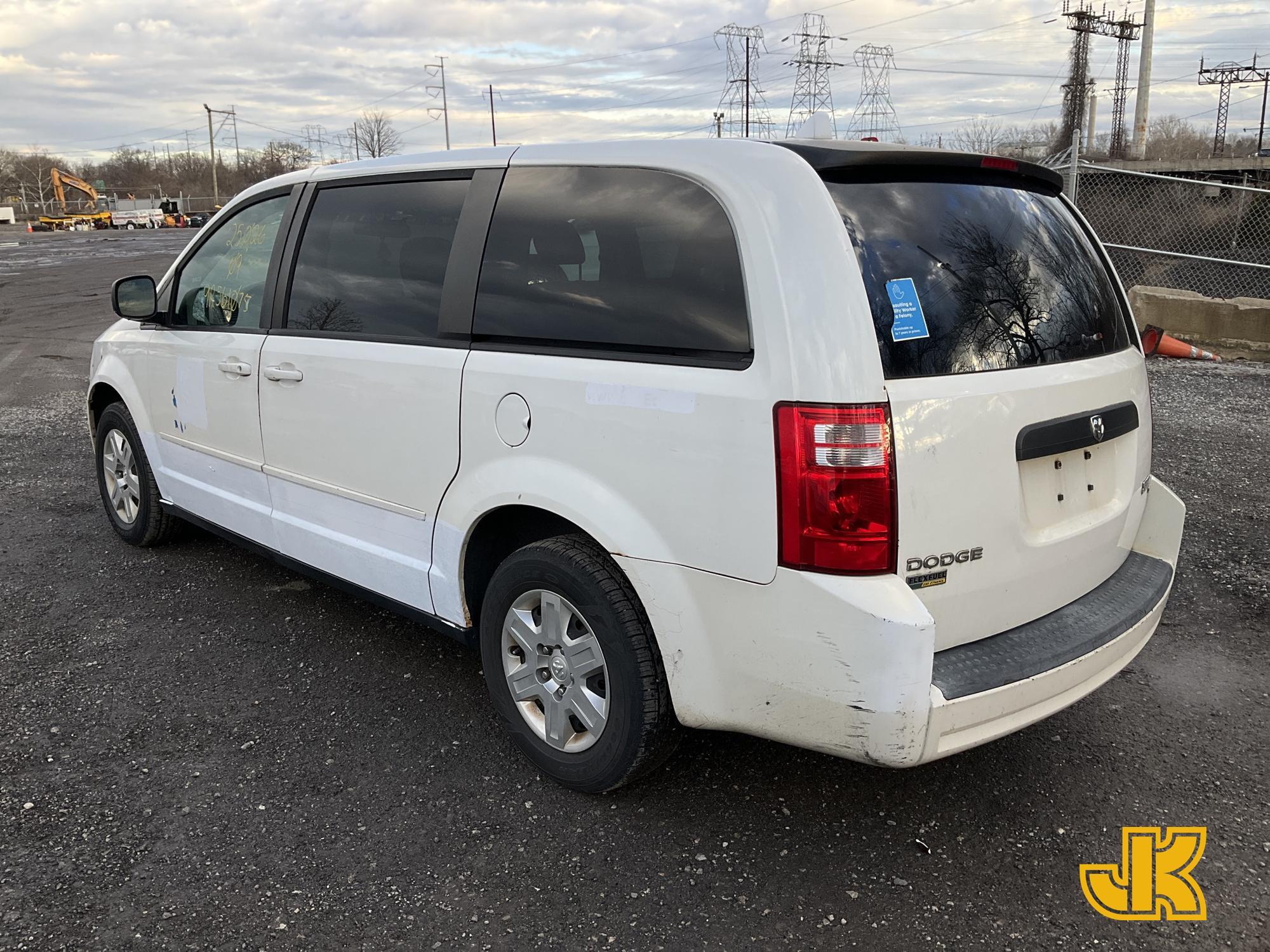 (Plymouth Meeting, PA) 2009 Dodge Grand Caravan Mini Passenger Van Runs & Moves, Oil Leak, Not Charg