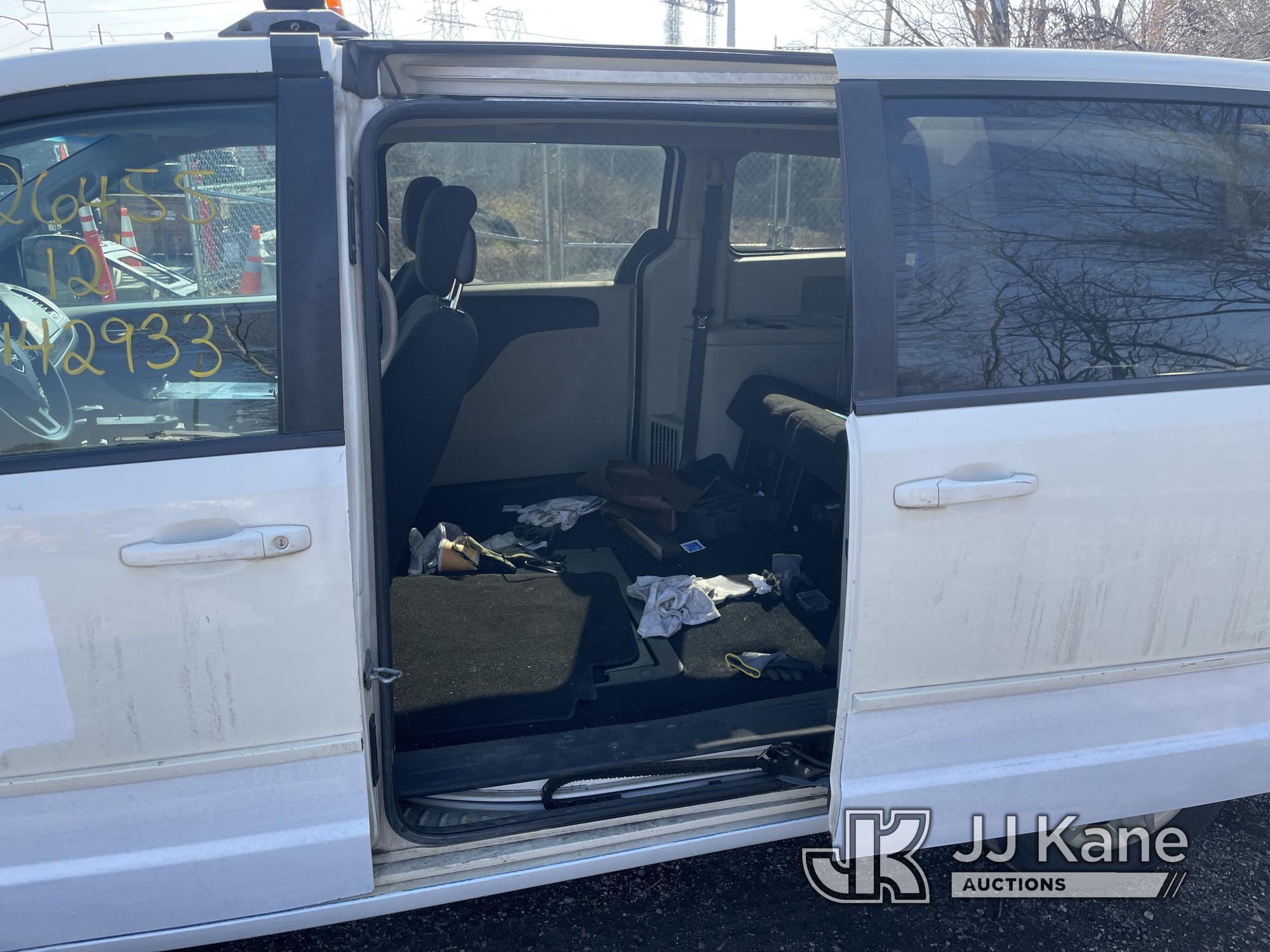 (Plymouth Meeting, PA) 2012 Dodge Grand Caravan Mini Passenger Van Runs & Moves, Body & Rust Damage