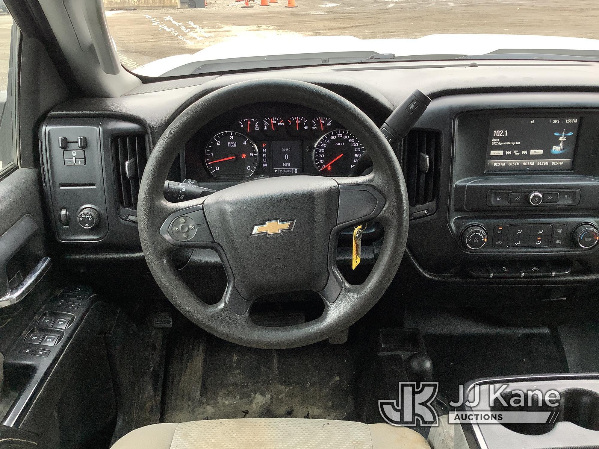 (Plymouth Meeting, PA) 2016 Chevrolet Silverado 2500HD 4x4 Extended-Cab Pickup Truck Runs & Moves, B