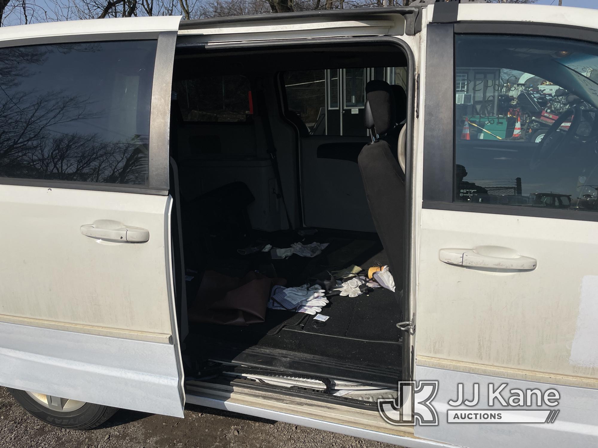 (Plymouth Meeting, PA) 2012 Dodge Grand Caravan Mini Passenger Van Runs & Moves, Body & Rust Damage