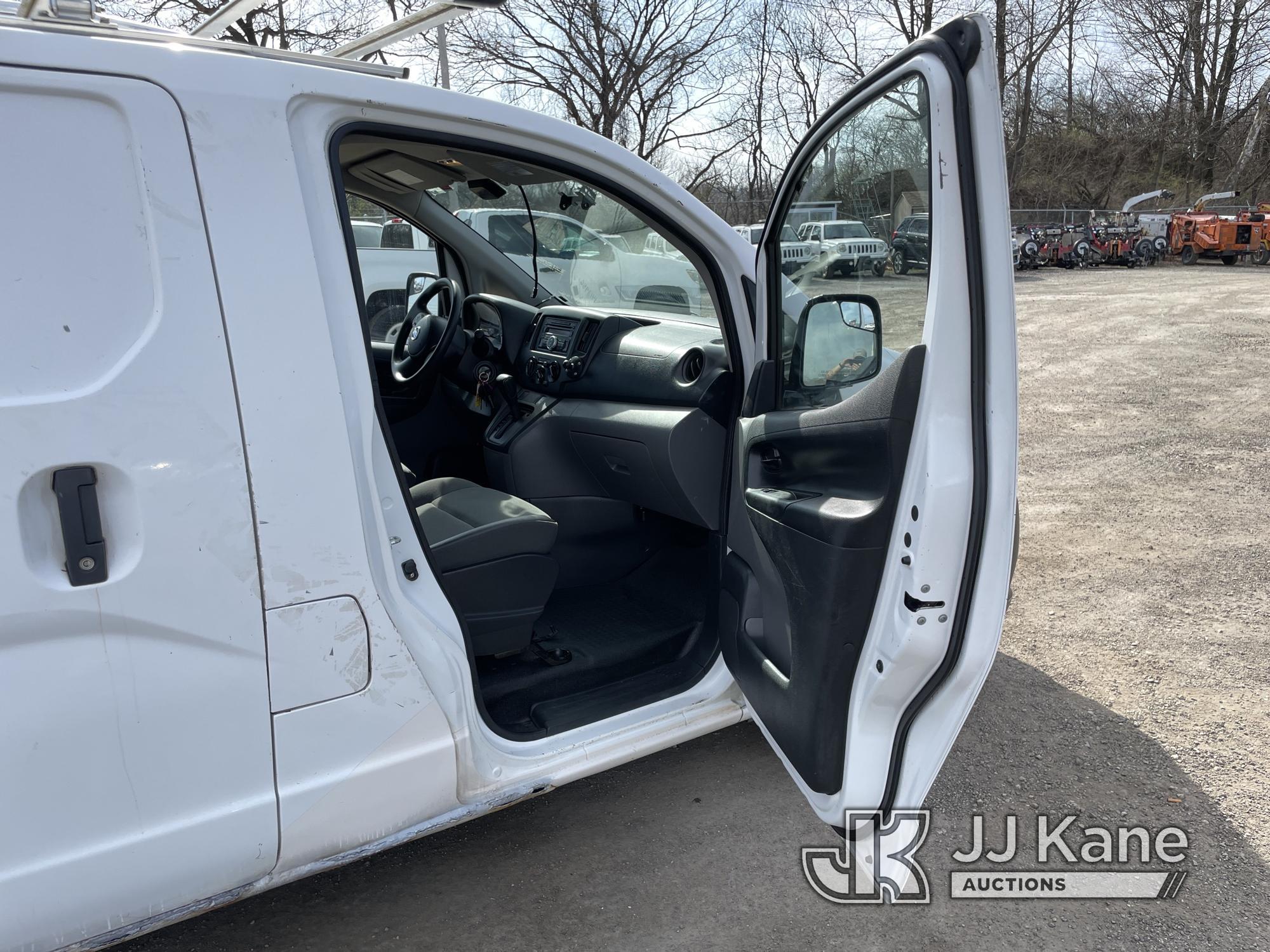 (Plymouth Meeting, PA) 2017 Nissan NV200 Mini Cargo Van Runs & Moves, Traction Control Light On, Bod