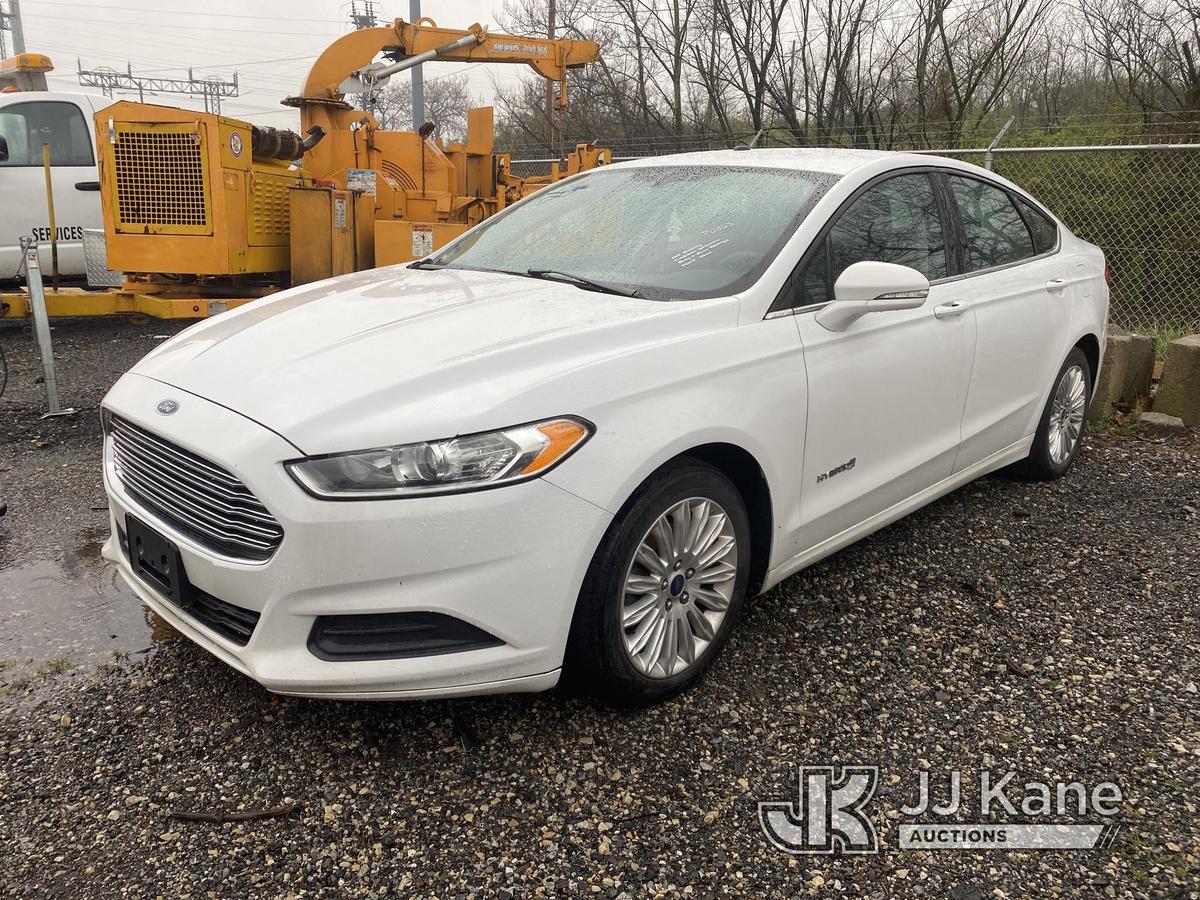 (Plymouth Meeting, PA) 2013 Ford Fusion Hybrid 4-Door Sedan Not Running, Condition Unknown, Body & R