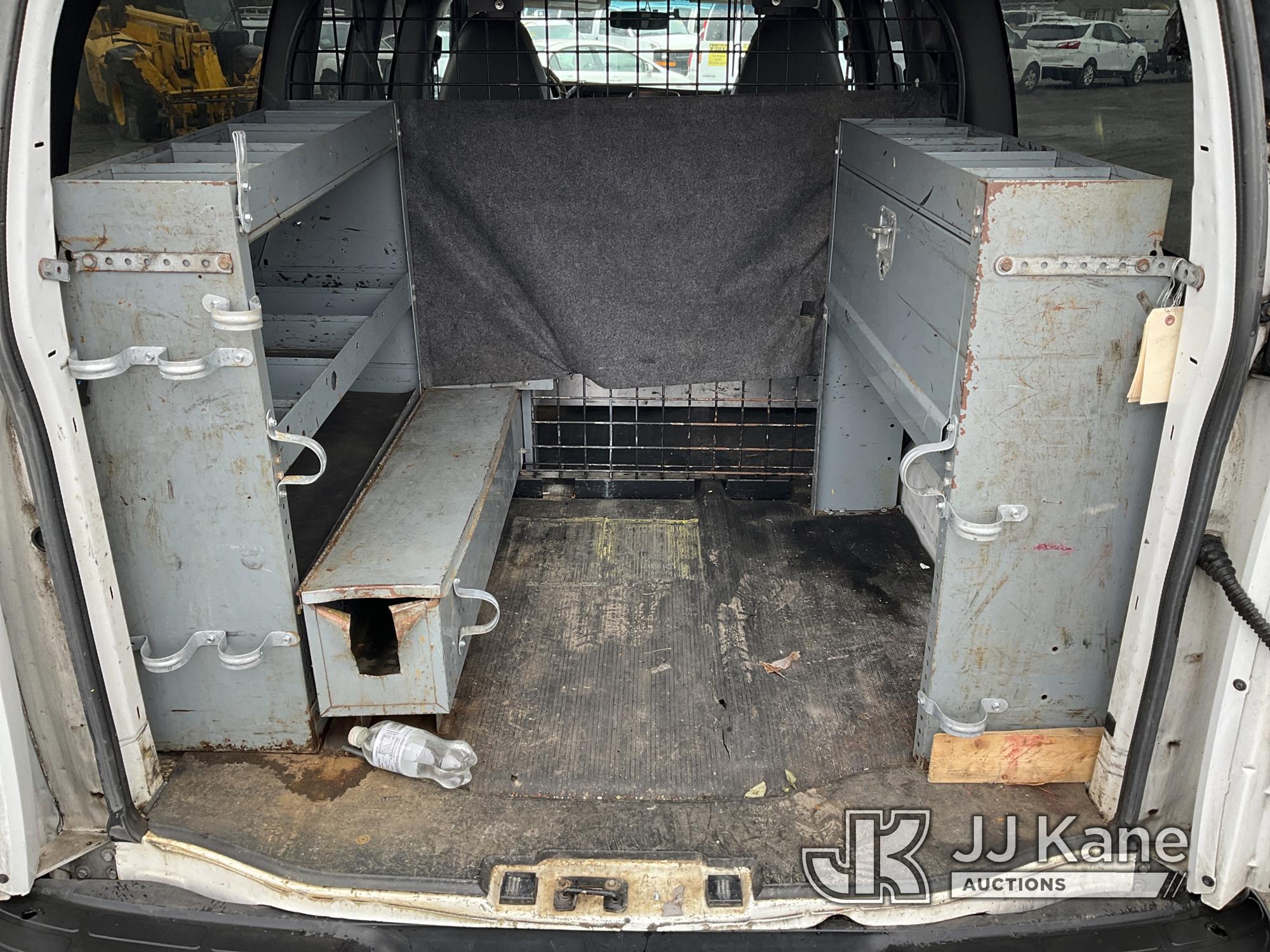 (Plymouth Meeting, PA) 2015 GMC Savana G3500 Cargo Van Runs & Moves, Body & Rust Damage