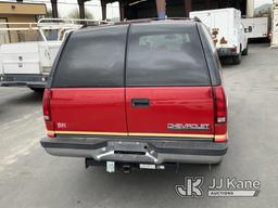 (Jurupa Valley, CA) 1999 Chevrolet Suburban 4-Door Sport Utility Vehicle Runs & Moves) (Interior Str