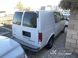 (Jurupa Valley, CA) 2001 Chevrolet Astro Extended Cargo Van Runs & Moves) (Bad Charging System