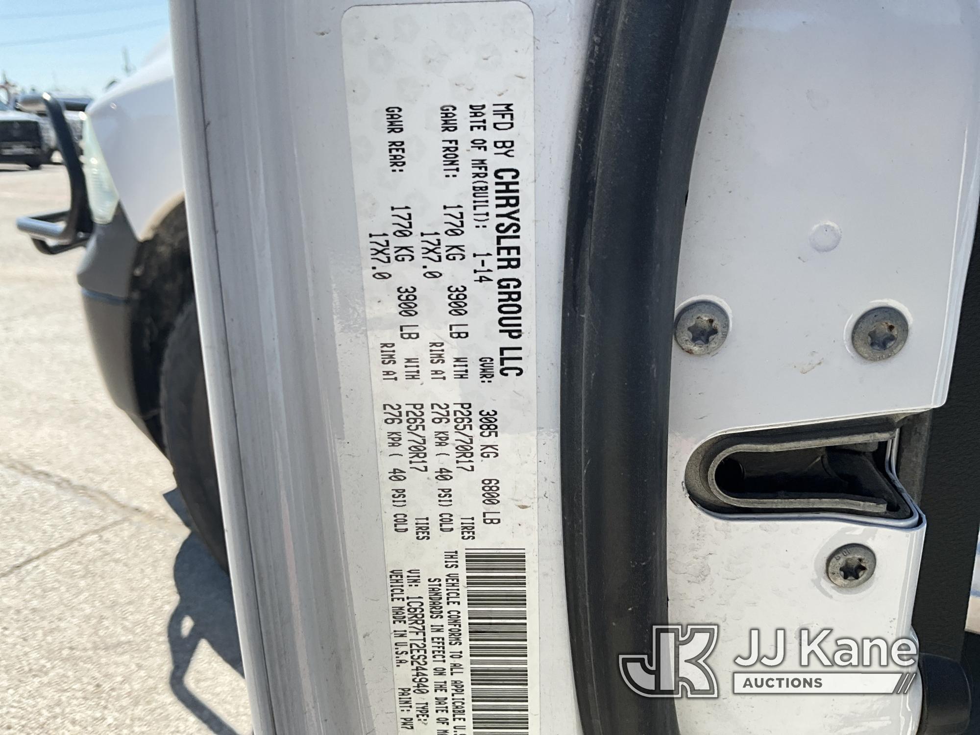 (Azle, TX) 2014 RAM 1500 4x4 Extended-Cab Pickup Truck Runs & Moves) (ABS Warning Light On, TPMS War