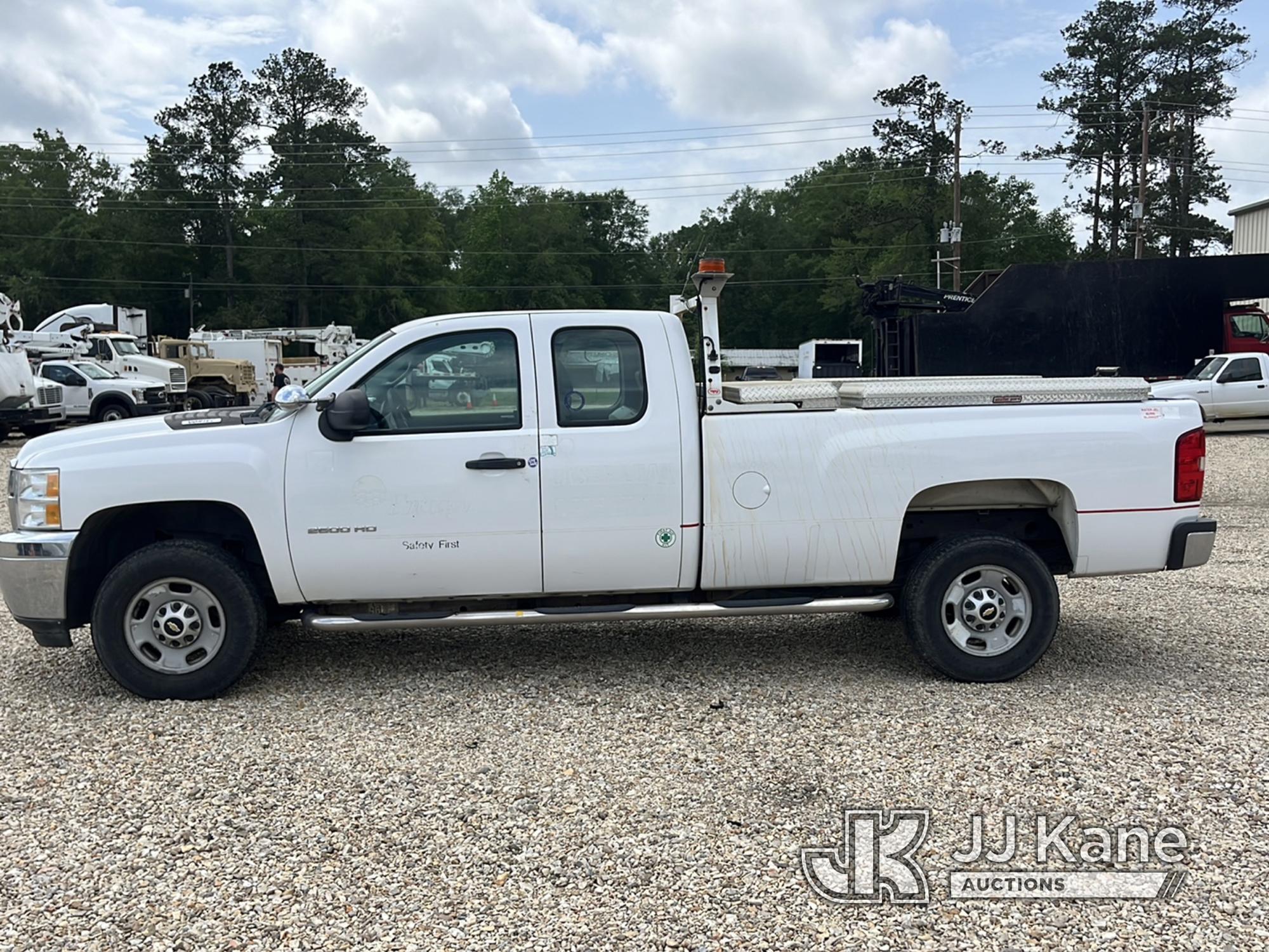 (Robert, LA) 2013 Chevrolet Silverado 2500HD Extended-Cab Pickup Truck Runs & Moves) (Jump to Start)