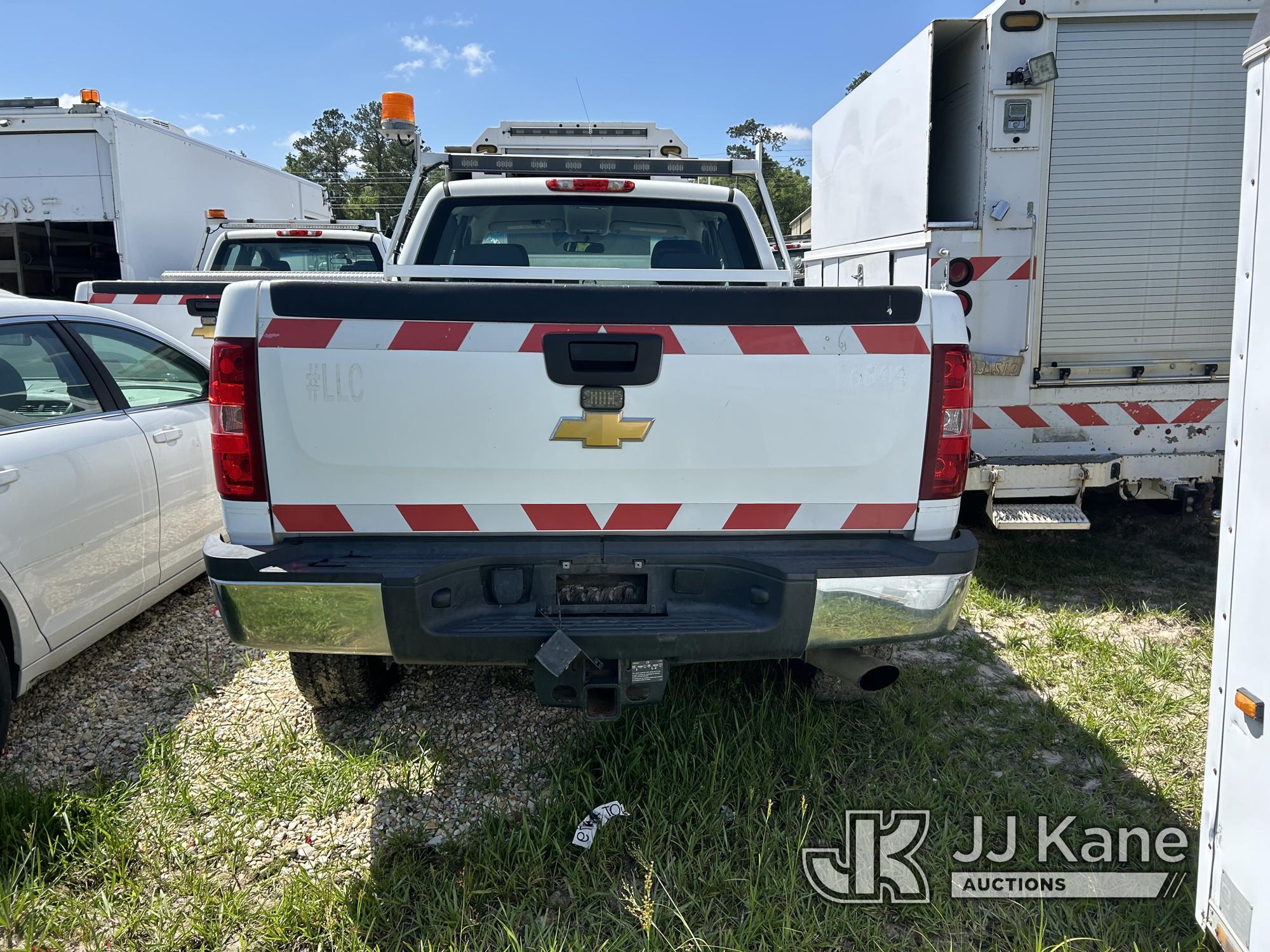 (Robert, LA) 2013 Chevrolet Silverado 2500HD 4x4 Extended-Cab Pickup Truck Runs & Moves) (Paint Dama