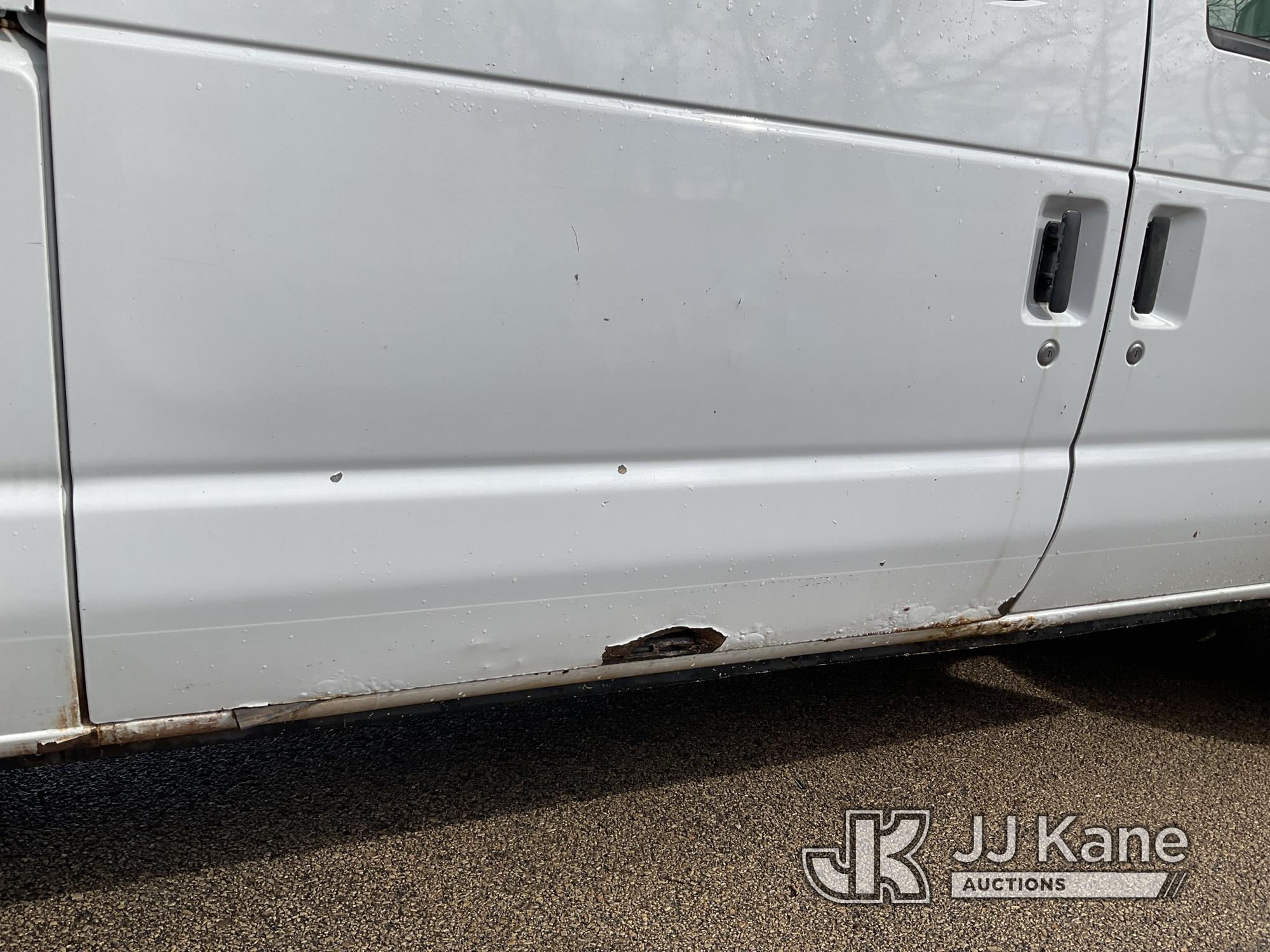 (Neenah, WI) 2013 Ford E150 Cargo Van Runs & Moves) (Rust and Body Damage-refer to photos, Cracked W