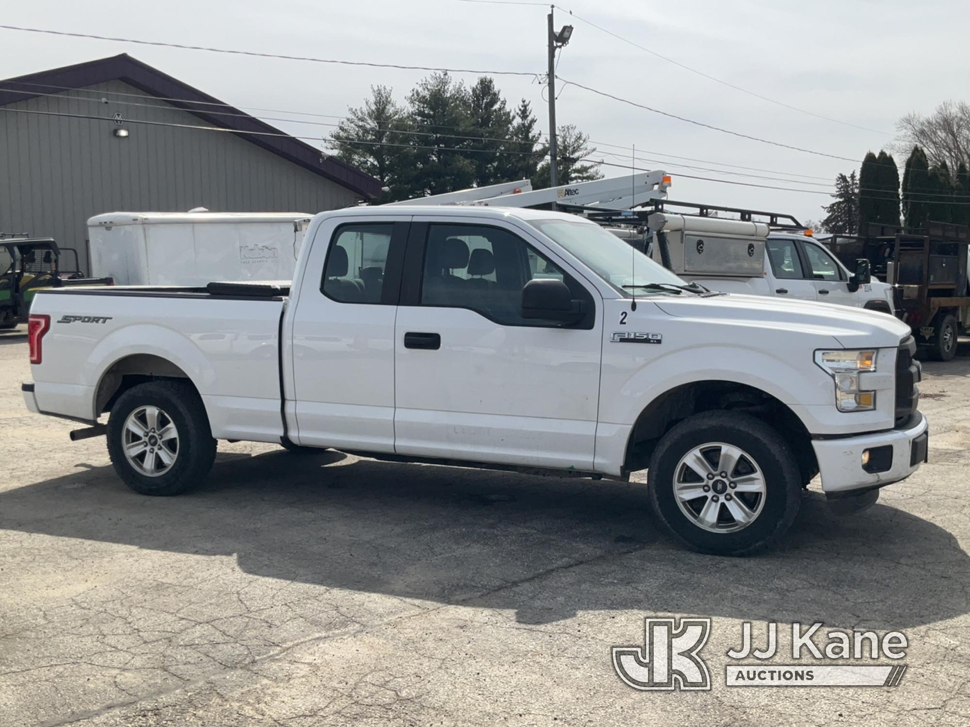 (South Beloit, IL) 2015 Ford F150 Extended-Cab Pickup Truck Runs, Moves, Front Bumper Damage