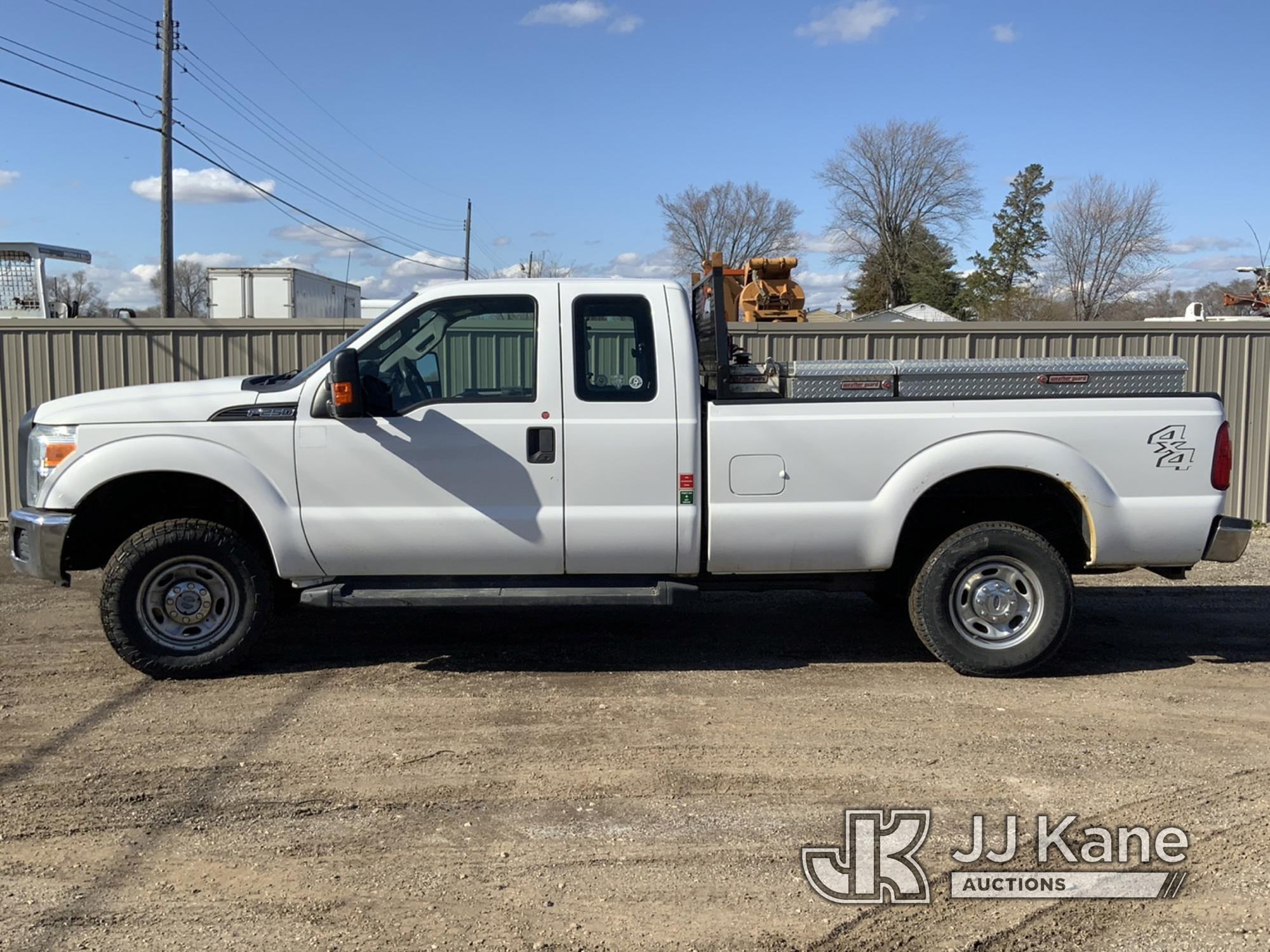 (South Beloit, IL) 2015 Ford F250 4x4 Extended-Cab Pickup Truck Runs & Moves