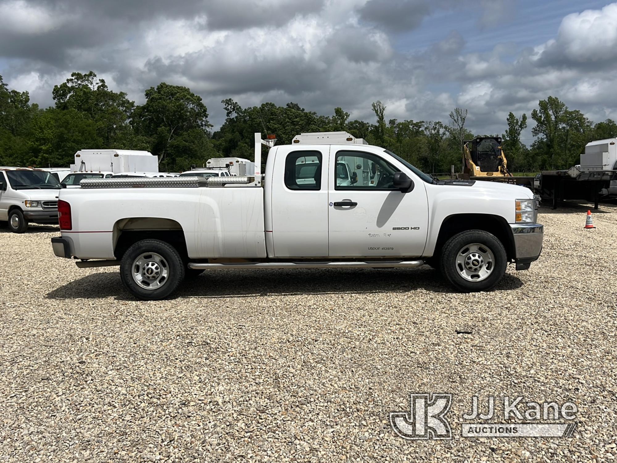 (Robert, LA) 2013 Chevrolet Silverado 2500HD Extended-Cab Pickup Truck Runs & Moves) (Jump to Start)