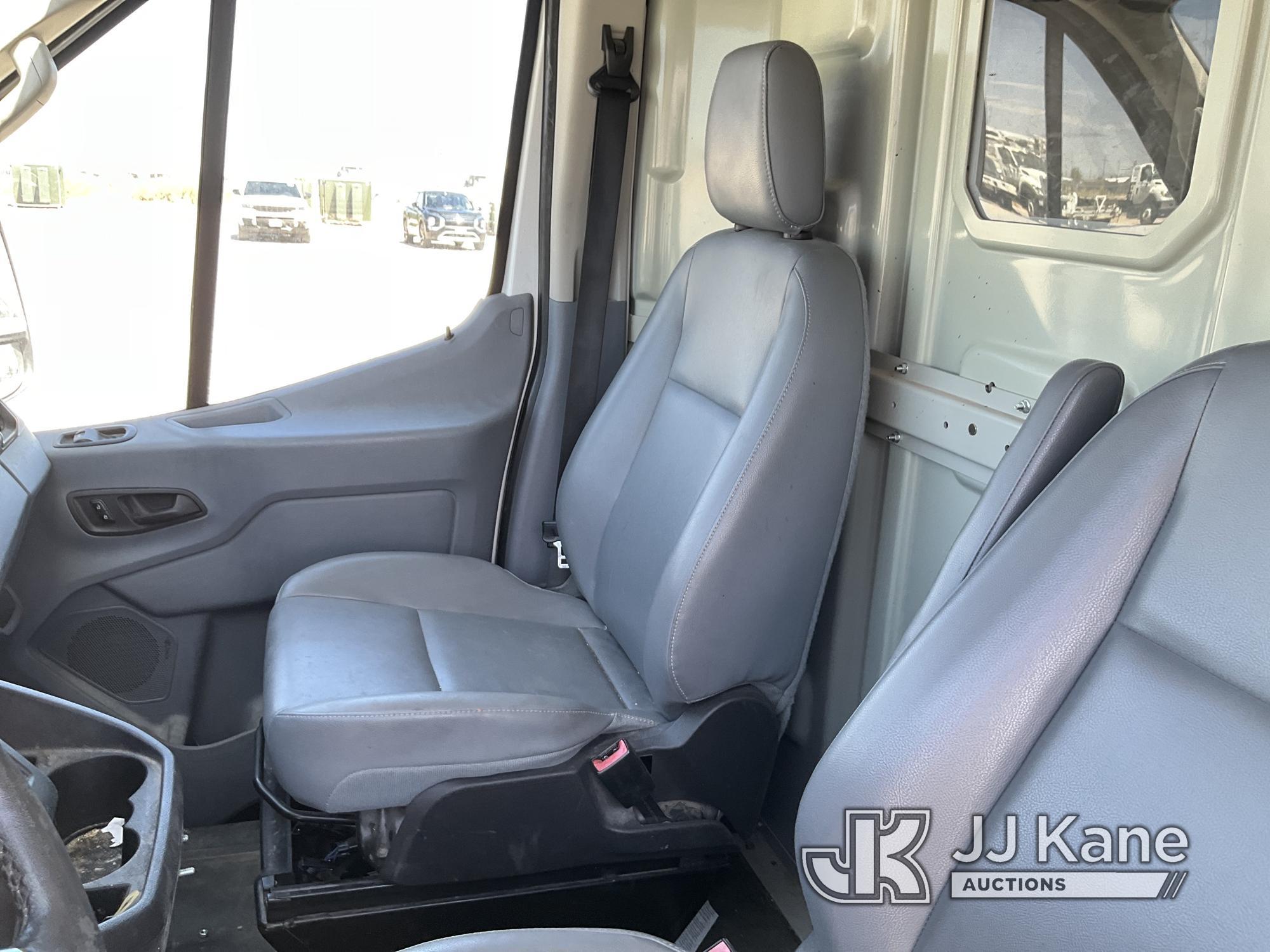 (El Paso, TX) 2015 Ford Transit-250 4x4 Cargo Van Runs & Moves)