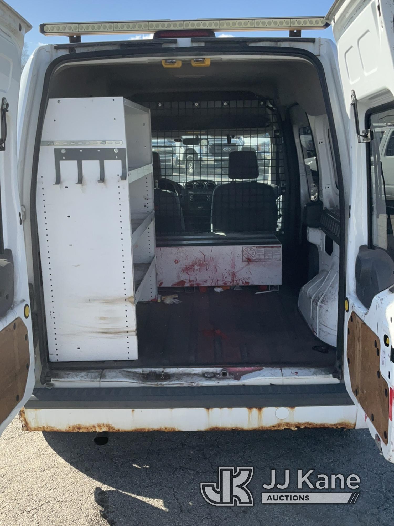 (South Beloit, IL) 2013 Ford Transit Connect Cargo Van Runs & Moves) (Rust Damage, Paint Damage