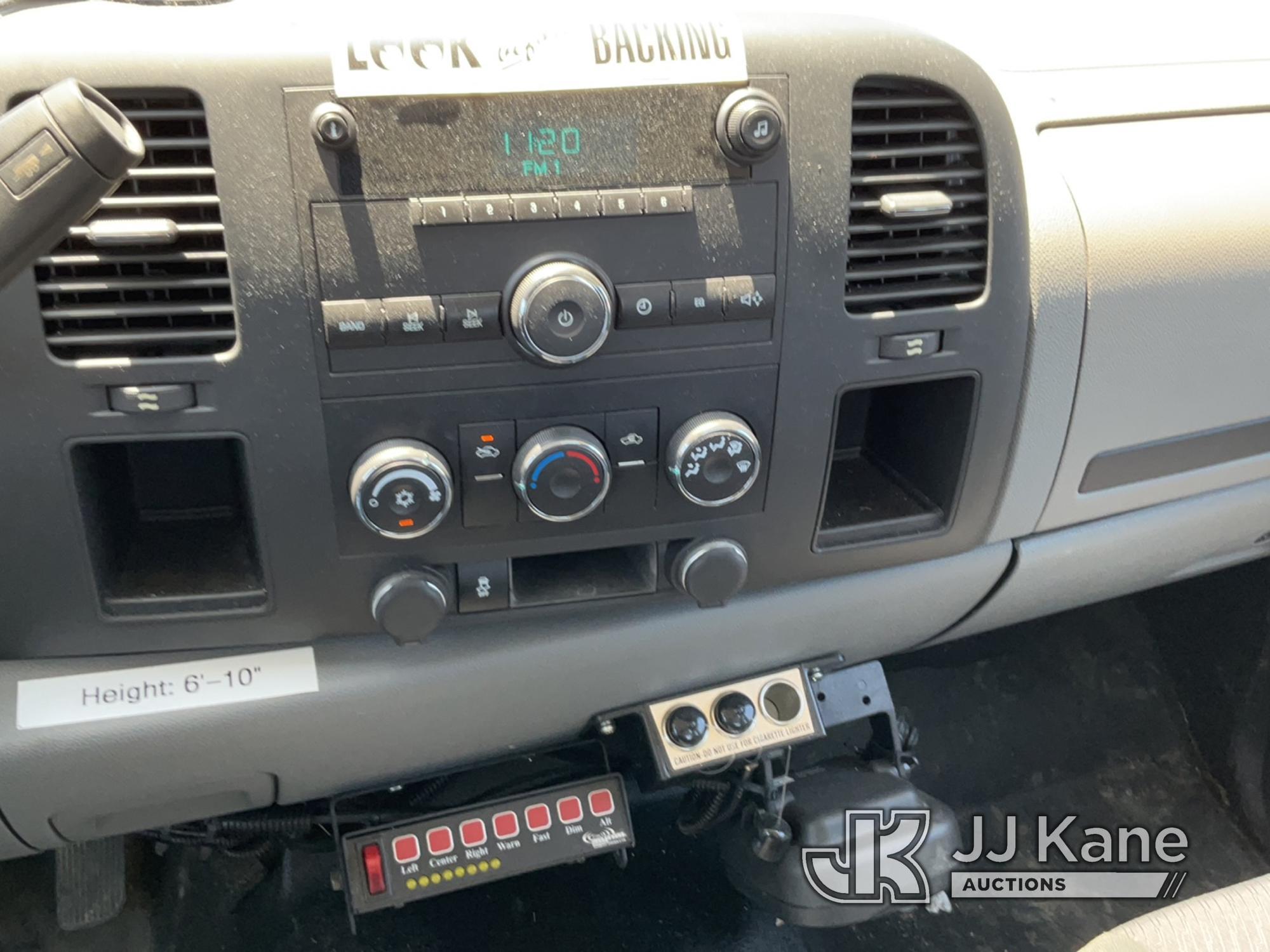 (Robert, LA) 2013 Chevrolet Silverado 2500HD Extended-Cab Pickup Truck Runs & Moves) (Paint Damage,