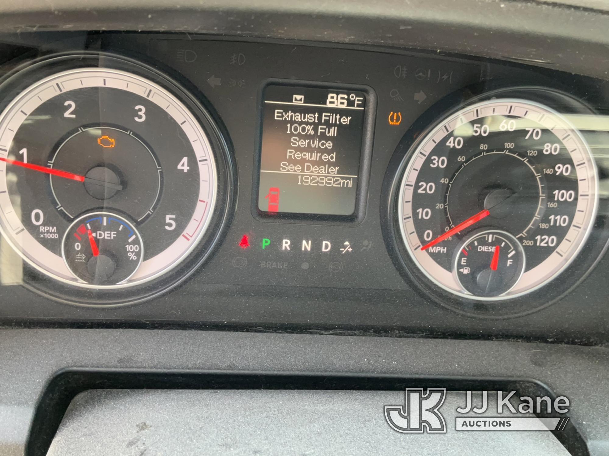 (Hawk Point, MO) 2016 RAM 1500 4x4 Crew-Cab Pickup Truck Runs & Moves) (Jump To Start, Check engine