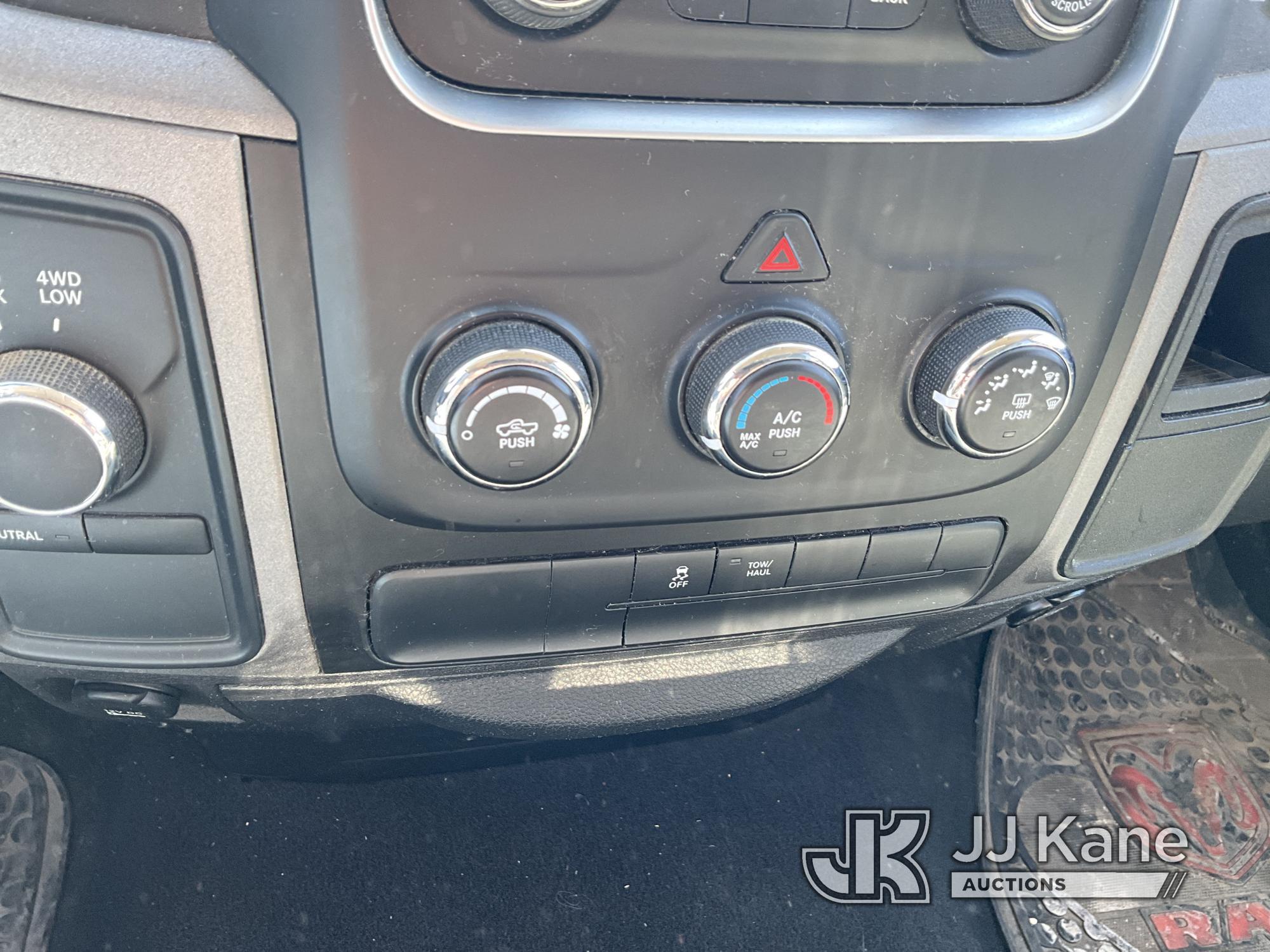 (Azle, TX) 2014 RAM 1500 4x4 Extended-Cab Pickup Truck Runs & Moves) (ABS Warning Light On, TPMS War